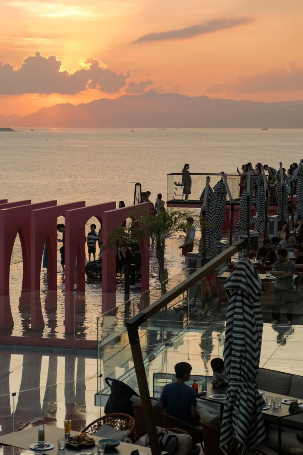 苫也·暮懸崖海景西餐廳(圖片來源:小紅書@苫也·暮懸崖海景西餐廳) 苫也·暮懸崖海景西餐廳(圖片來源:小紅書@苫也·暮懸崖海景西餐廳)