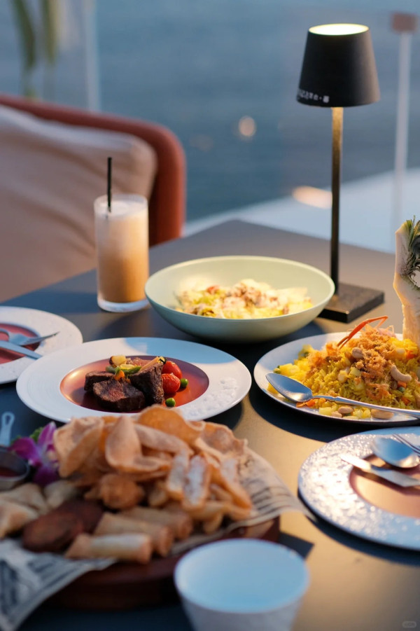 苫也·暮懸崖海景西餐廳(圖片來源:小紅書@苫也·暮懸崖海景西餐廳) 苫也·暮懸崖海景西餐廳(圖片來源:小紅書@苫也·暮懸崖海景西餐廳)