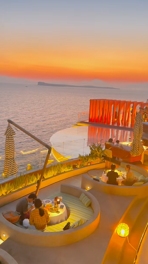 苫也·暮懸崖海景西餐廳(圖片來源:小紅書@苫也·暮懸崖海景西餐廳) 苫也·暮懸崖海景西餐廳(圖片來源:小紅書@苫也·暮懸崖海景西餐廳)