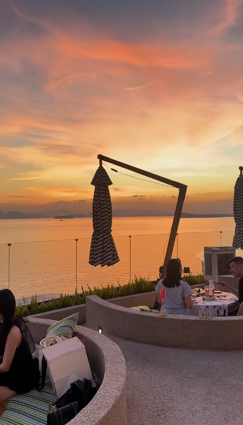 苫也·暮懸崖海景西餐廳(圖片來源:小紅書@苫也·暮懸崖海景西餐廳) 苫也·暮懸崖海景西餐廳(圖片來源:小紅書@苫也·暮懸崖海景西餐廳)