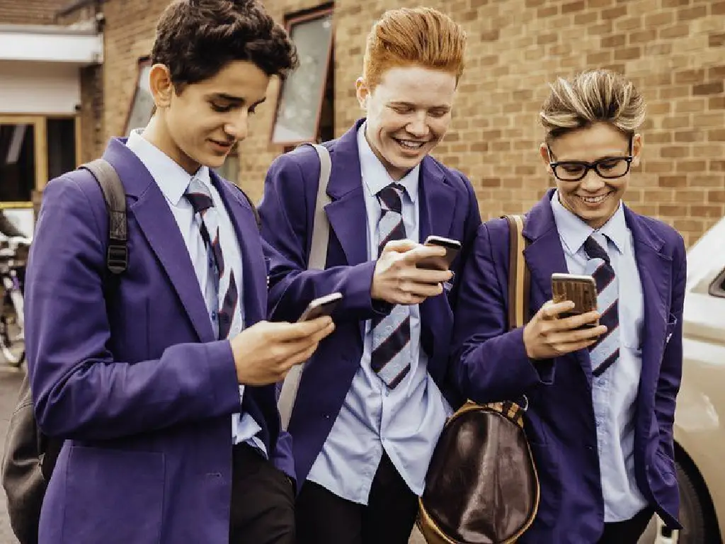 英國研究：校園禁用智能手機沒減學生屏幕時間