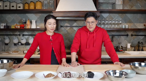 「百億富三代」突襲坐入TVB新聞主播枱!官仔骨骨專業形象毫無違和感