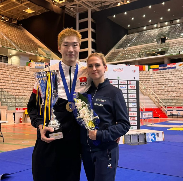 張家朗與法籍劍手女友赴意大利比賽！罕有放閃甜曬合照 