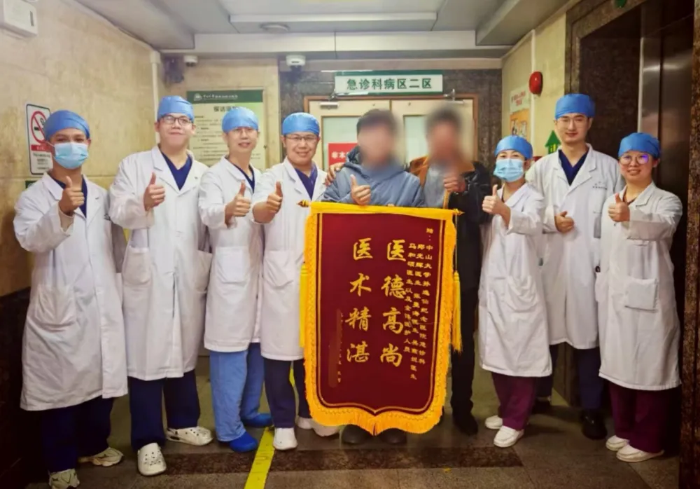 24歲男3日喪飲十多瓶飲料 1原因意外昏迷！同事報警醫護破門搶救