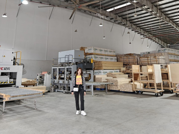 曹敏莉全家遊布吉曬靚相 囡囡獲讚越大越靚遺傳媽媽基因