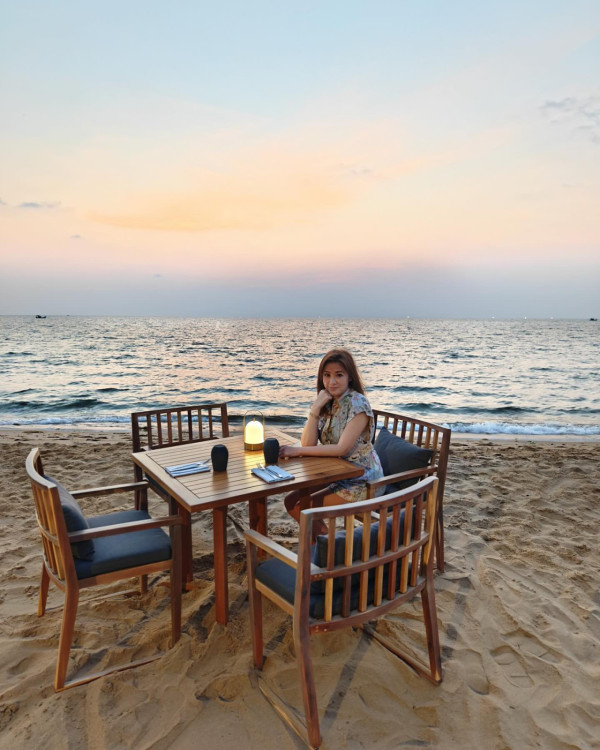 曹敏莉全家遊布吉曬靚相 囡囡獲讚越大越靚遺傳媽媽基因