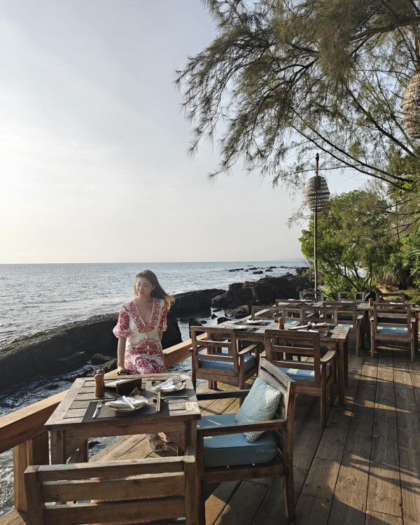曹敏莉全家遊布吉曬靚相 囡囡獲讚越大越靚遺傳媽媽基因