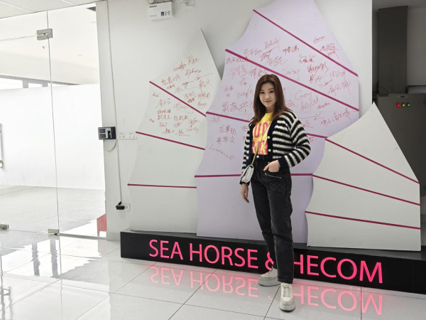 曹敏莉全家遊布吉曬靚相 囡囡獲讚越大越靚遺傳媽媽基因