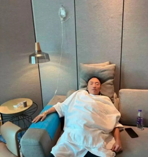 曹敏莉全家遊布吉曬靚相 囡囡獲讚越大越靚遺傳媽媽基因