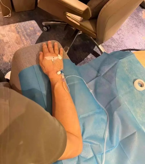 曹敏莉全家遊布吉曬靚相 囡囡獲讚越大越靚遺傳媽媽基因