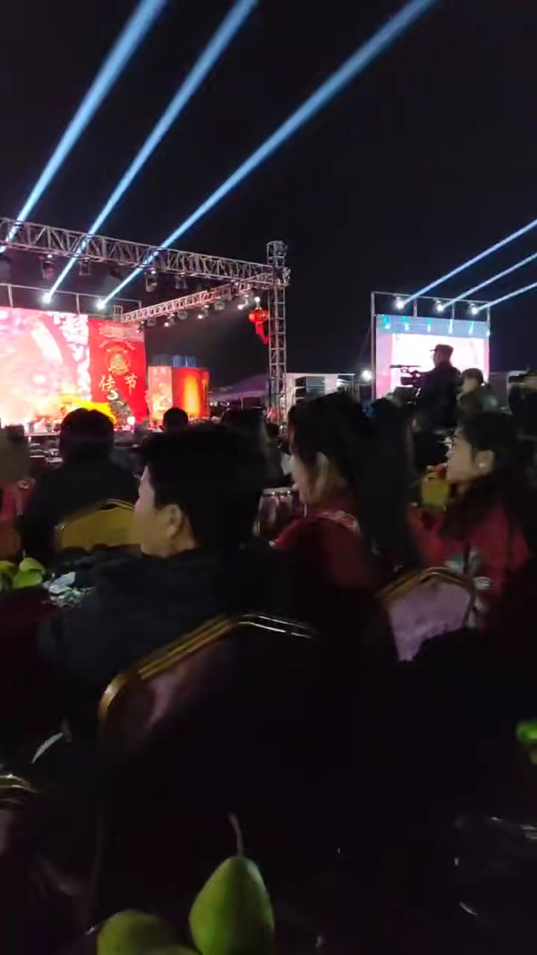 疑緬甸詐騙園新年大搞春晚 旗袍女表演中國舞/女團跳唱APT 現場氣氛熱烈 