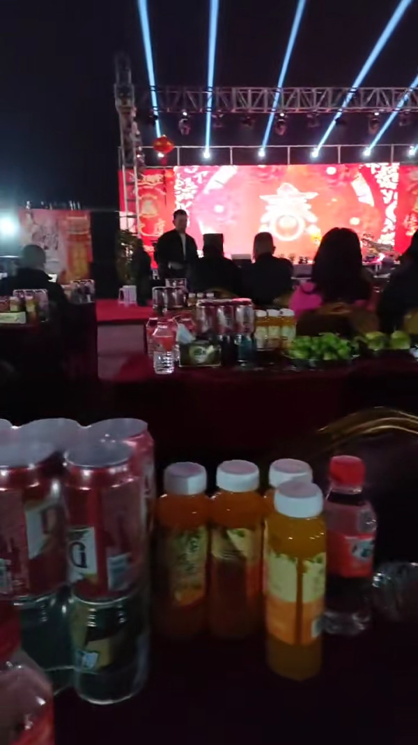 疑緬甸詐騙園新年大搞春晚 旗袍女表演中國舞/女團跳唱APT 現場氣氛熱烈 