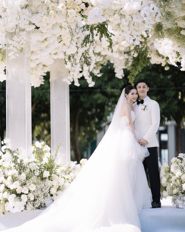 關楚耀夫妻豪住芬蘭酒店 嫩妻瘋狂打卡曬超幼筷子腳