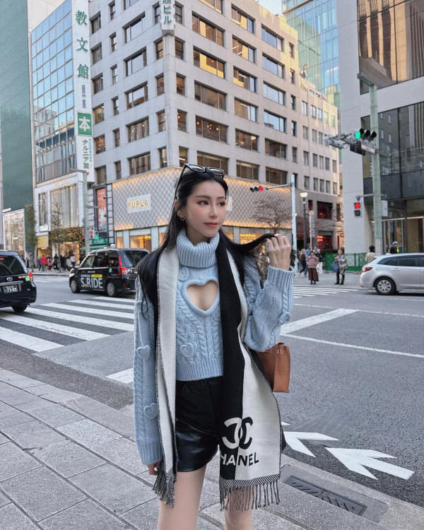 關楚耀夫妻豪住芬蘭酒店 嫩妻瘋狂打卡曬超幼筷子腳