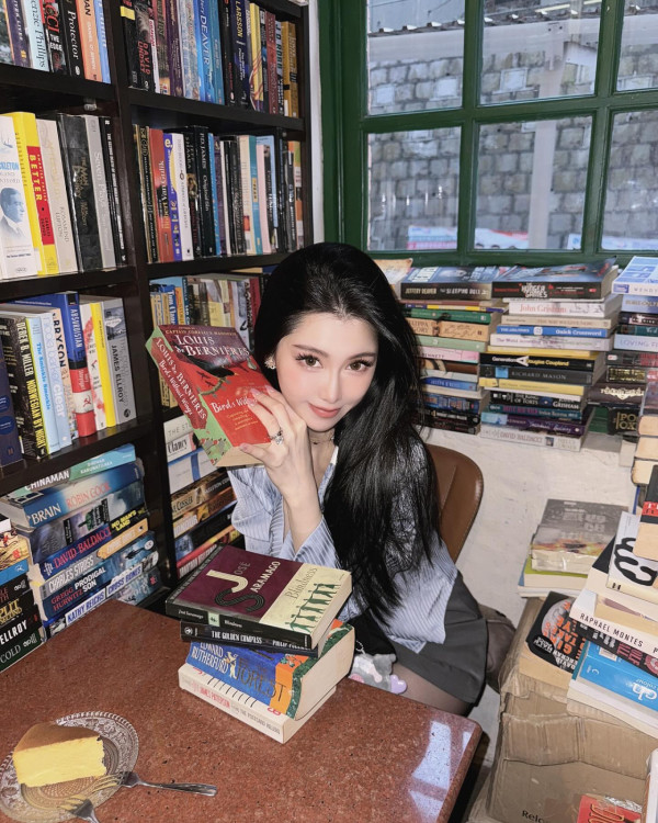 關楚耀夫妻豪住芬蘭酒店 嫩妻瘋狂打卡曬超幼筷子腳