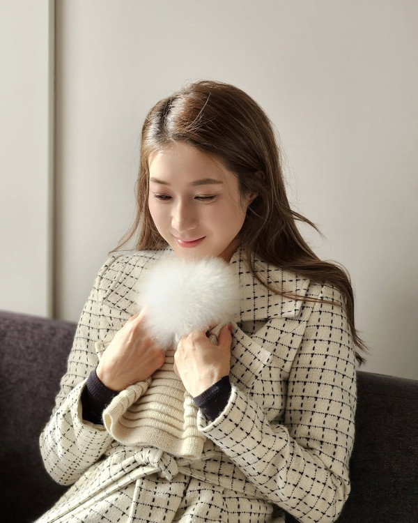 鍾嘉欣激罕公開加拿大4千呎獨立屋內貌！旋轉樓梯/一望無際花園！ 