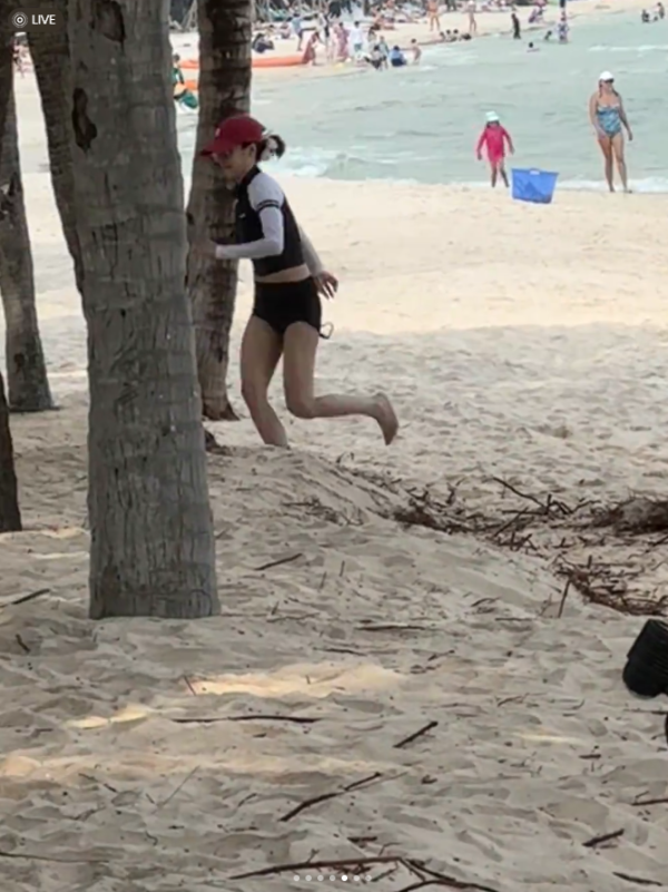 44歲流行天后蔡依林性感遊杜拜 甜曬低胸小背心美照 網民以為18歲 