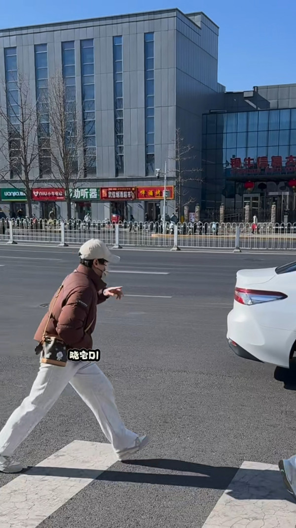 全紅嬋著LV現身北京訓練被捕捉！ 網民計出全身名牌要依個數...留言反應兩極 