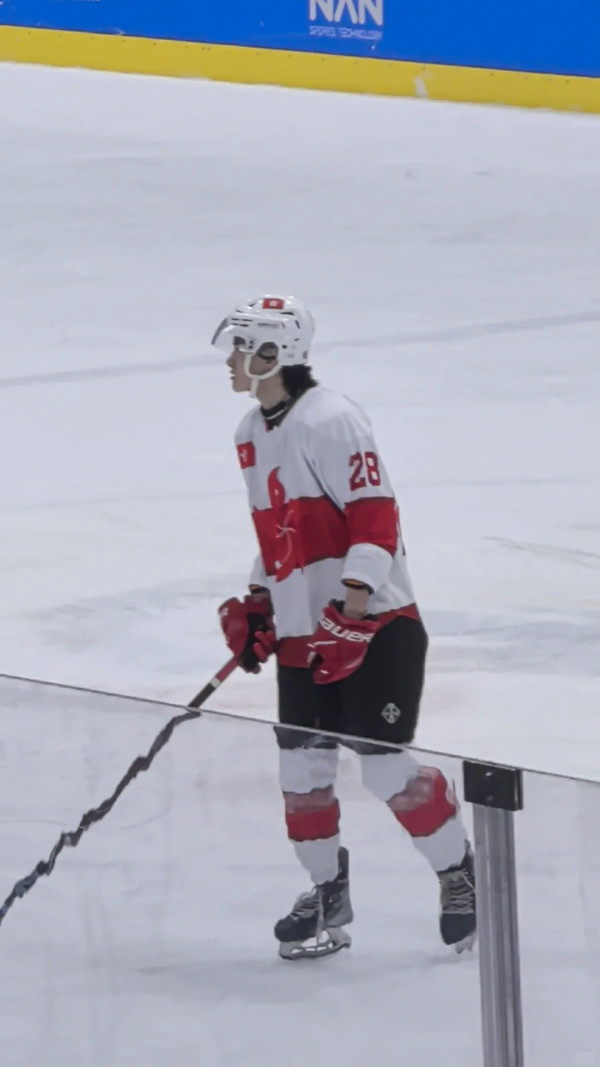 哈爾濱亞冬運 | 靚仔冰球港將小紅書爆紅 年僅18歲 獲讚似《冰之驕子》木村拓哉 