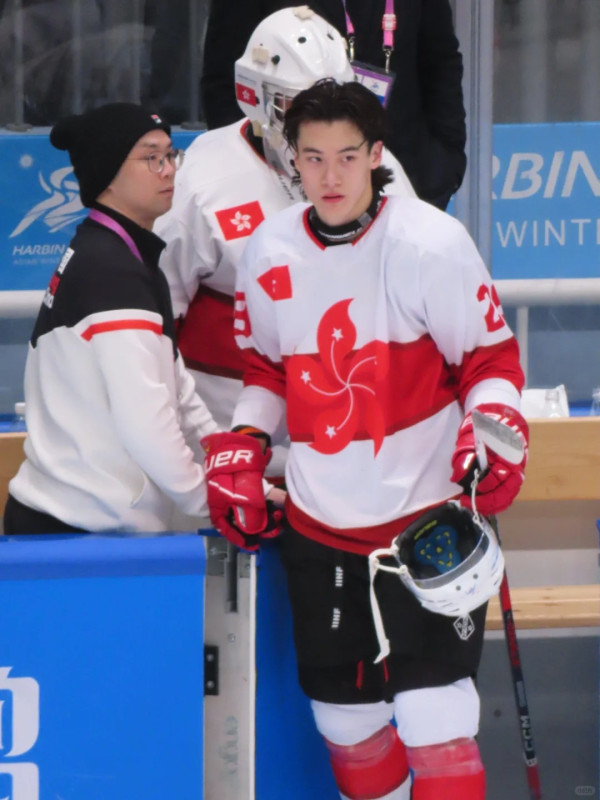 哈爾濱亞冬運 | 靚仔冰球港將小紅書爆紅 年僅18歲 獲讚似《冰之驕子》木村拓哉 