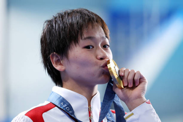 跳水金牌18歲全紅嬋暴風成長獲選「年度面孔」 近照曝光竟撞樣TVB陳懿德！