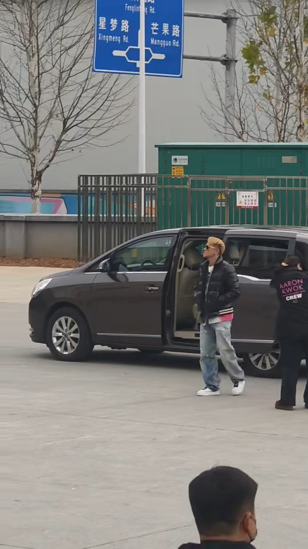 天王郭富城官宣參演《聲生不息》惹騷動 長沙上班生圖曝光 網民讚狀態好超期待