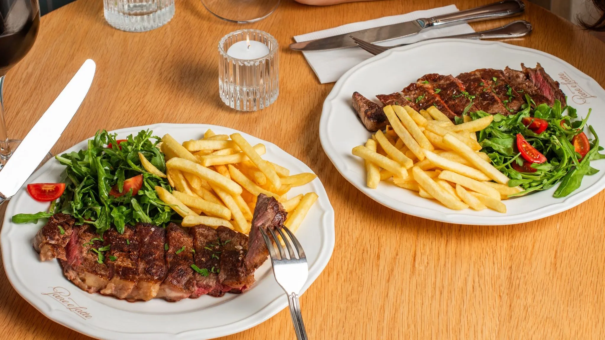 Pane e Latte｜赤柱打卡Cafe情人節巨大化紅桑子朱古力酥重磅登場 送巨型Cappuccino咖啡！另設任食牛扒放題