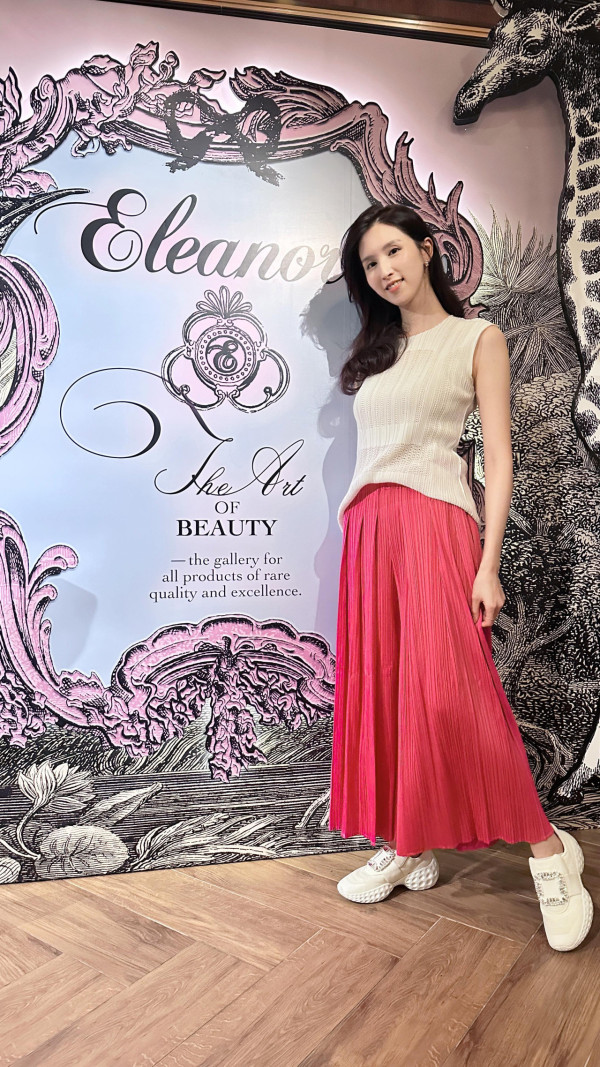 才女港姐返加拿大豪宅曝光 53歲保養得宜被封凍齡女神!