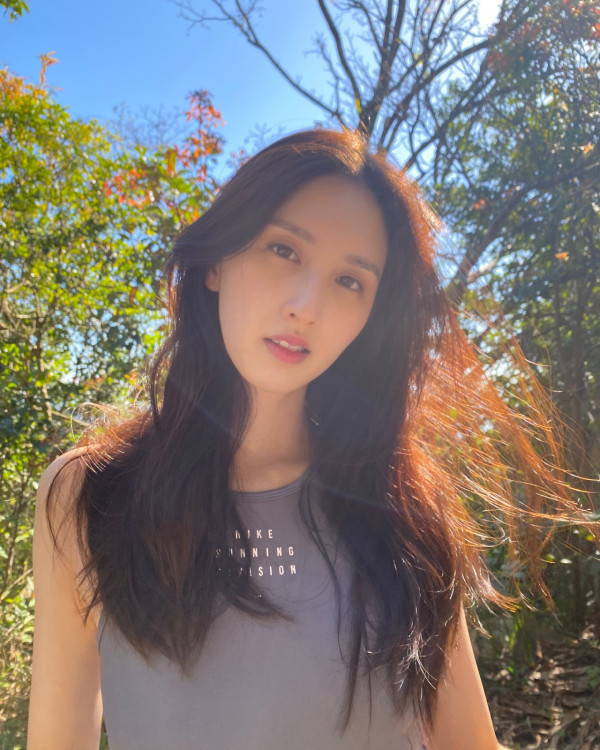 才女港姐返加拿大豪宅曝光 53歲保養得宜被封凍齡女神!