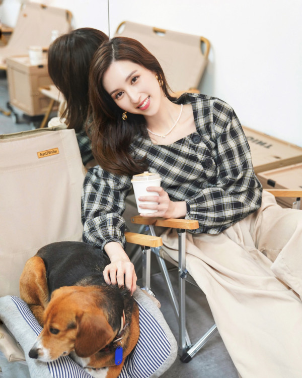 才女港姐返加拿大豪宅曝光 53歲保養得宜被封凍齡女神!