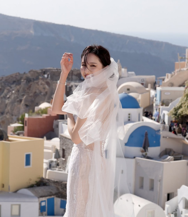 才女港姐返加拿大豪宅曝光 53歲保養得宜被封凍齡女神!