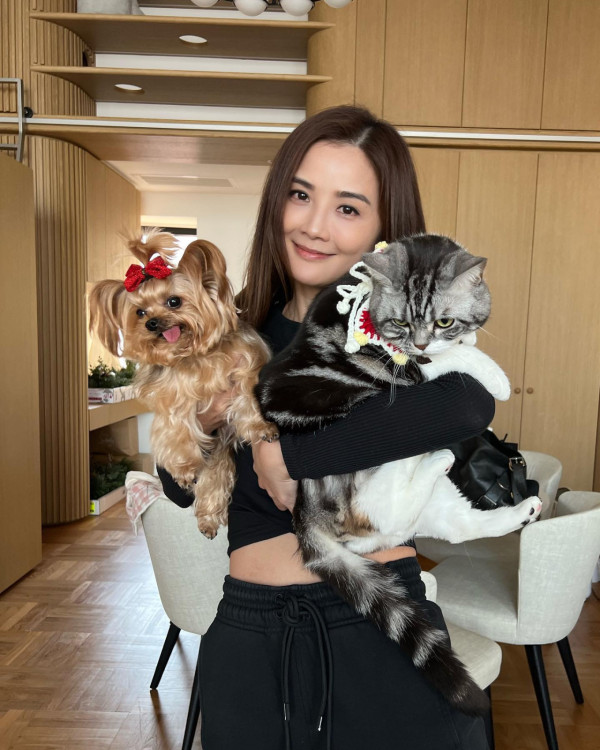Twins排練演唱會終極素顏不保留！阿嬌皮膚狀態似18歲！阿Sa同框慘被比下去？