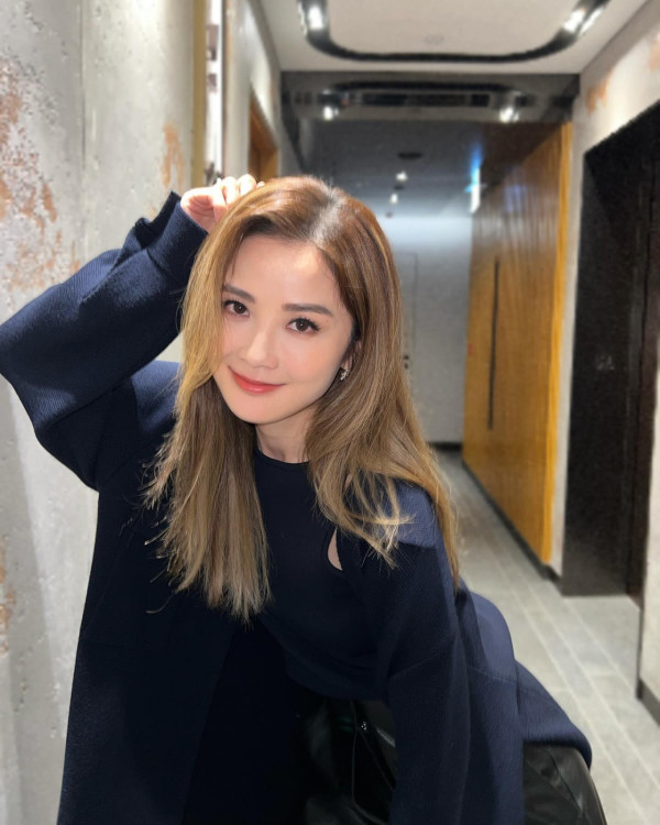 Twins排練演唱會終極素顏不保留！阿嬌皮膚狀態似18歲！阿Sa同框慘被比下去？