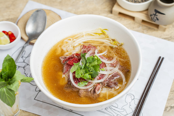 尖沙咀The ONE美食餐廳推介  半自助放題／創意點心／打卡維港夜景