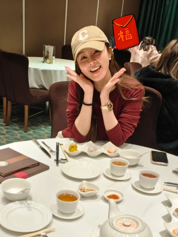 傅穎半裸照被控袒胸露臀遭限制 北上發展複式豪宅極富貴 