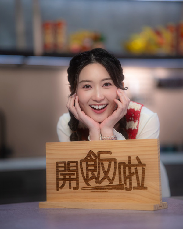 43歲《四葉草》男星印度靜修突剃頭「出家」？ 解釋落髮原因 直言：非常有福氣 