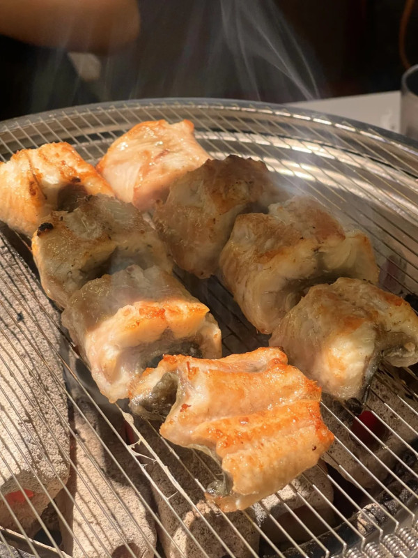 北村韓食·活烤鰻魚·大片烤肉（圖片來源：小紅書＠yAnz1、）