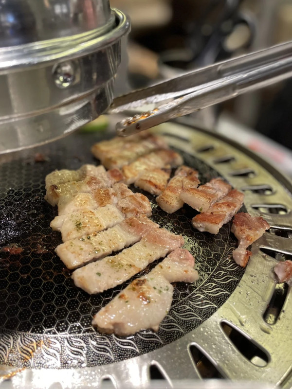 北村韓食·活烤鰻魚·大片烤肉（圖片來源：小紅書＠LYUANWY3）