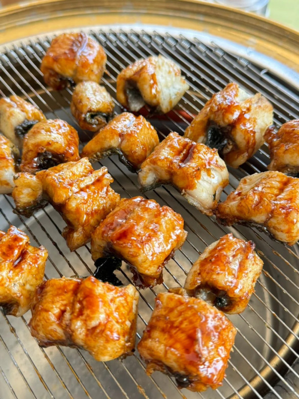 韓牛大叔活鰻魚炭火燒肉（圖片來源：小紅書＠韓牛大叔活鰻魚炭火燒肉）