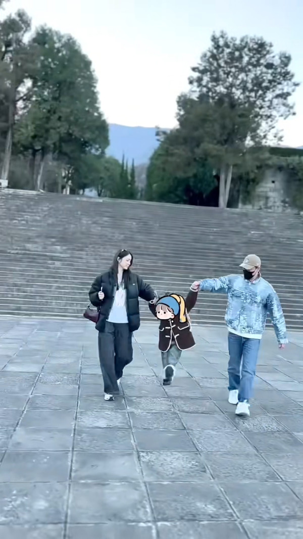 寵妻男神林峯一家三口周圍飛 2大細節盡顯暖男本色 獲讚絕世好男人 