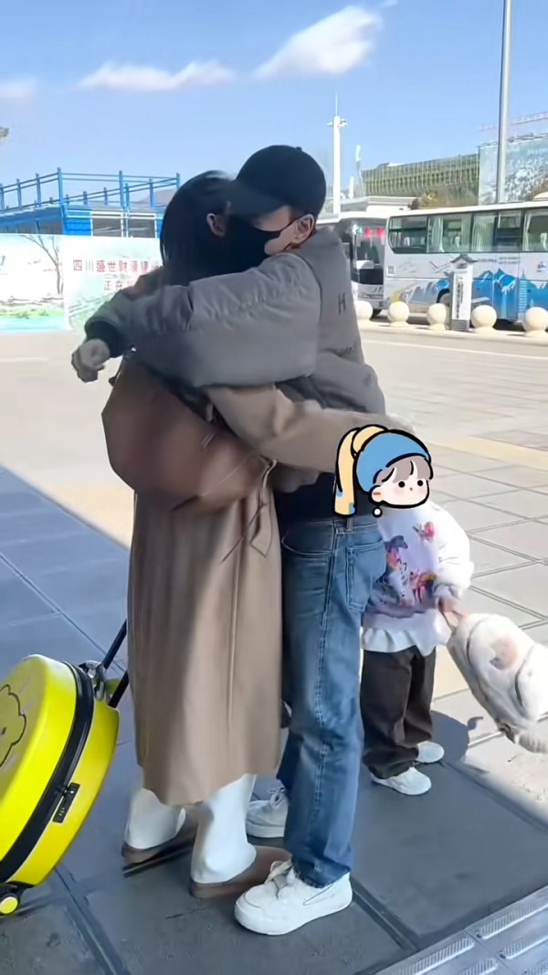 寵妻男神林峯一家三口周圍飛 2大細節盡顯暖男本色 獲讚絕世好男人 