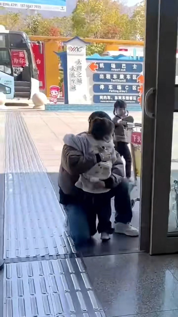 寵妻男神林峯一家三口周圍飛 2大細節盡顯暖男本色 獲讚絕世好男人 