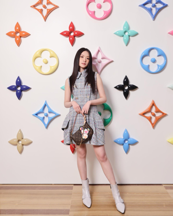 雲浩影海南海邊騎馬仙氣滿滿 罕曬音樂人男友合照高調放閃