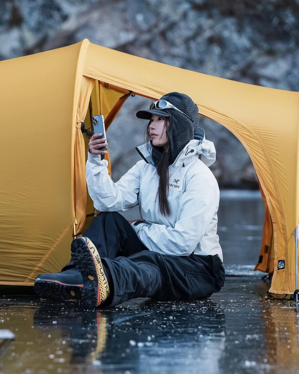 韓國冬季「冰上露營」爆紅 結冰河面搭帳篷 低溫下釣魚/生火煮食 