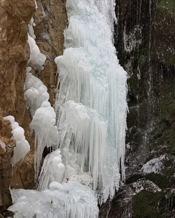 韓國冬季「冰上露營」爆紅 結冰河面搭帳篷 低溫下釣魚/生火煮食 