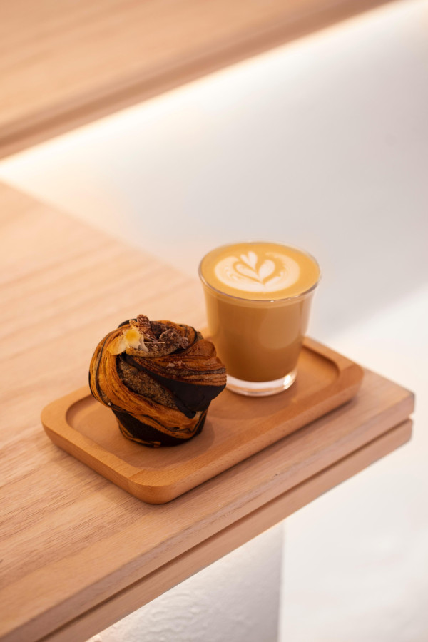 港島都試到享樂烘焙麵包？！灣仔全新Bakery Cafe登場 限量開心果流心酥/抹茶撻/咖啡牛角鬆餅