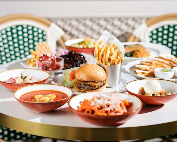 慶祝生日餐廳推介2025｜灣仔打卡華麗西餐廳Landau's 彩繪玻璃畫天花盡顯氣派！歎新派歐陸菜／開心果焦糖燉蛋