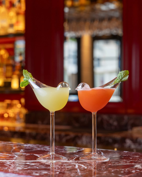 慶祝生日餐廳推介2025｜灣仔打卡華麗西餐廳Landau's 彩繪玻璃畫天花盡顯氣派！歎新派歐陸菜／開心果焦糖燉蛋