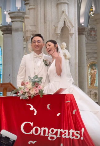 衛詩雅結婚｜衛詩雅今日大婚之喜撓爸爸手出嫁 一襲婚紗步入教堂流幸福眼淚