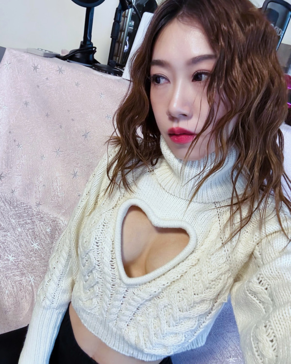 黃心穎二家姐黃心妙IG狂曬火辣相 弗爆身材超吸睛 瘋狂突破性感尺度！ 